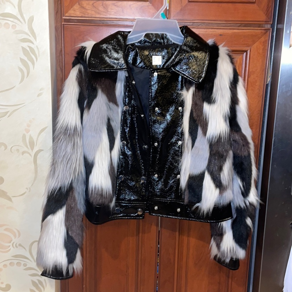 Venus fuzzy jacket